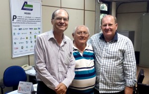 Secretario Executivo da CEDRS, Presidente da CMDRS de Paranaíba, Pedro e o Diretor Presidente da AGRAER, Enelvo Felini