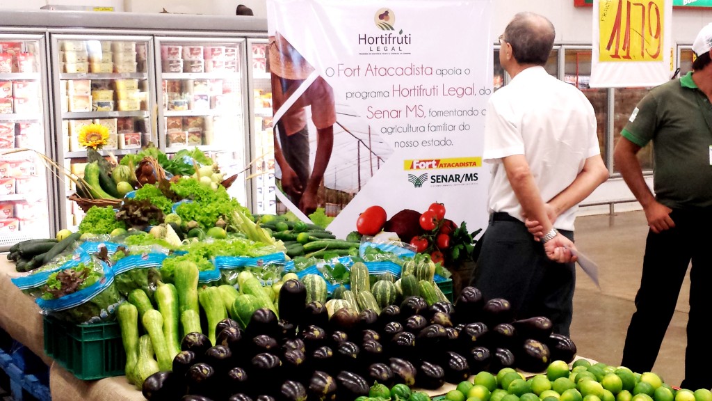 Produtos na banca do Fort Atacadista