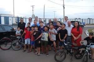 Parceria entre Governo, prefeitura e iniciativa privada garante melhoria na habitação em Ribas do Rio Pardo Parceria entre Governo, prefeitura e iniciativa privada garante melhoria na habitação em Ribas do Rio Pardo